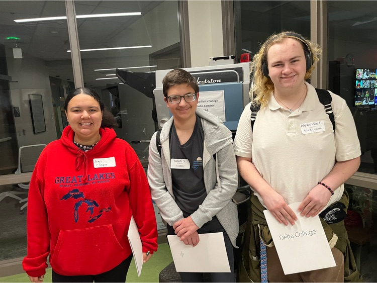 SaginawISD's tweet photo. It was a busy November for our Youth Career Awareness Network (YCAN) students working at job sites, touring Delta College, participating in Job Club, and volunteering around the community! #YCAN #SaginawISD https://t.co/jp2sSa8f5z