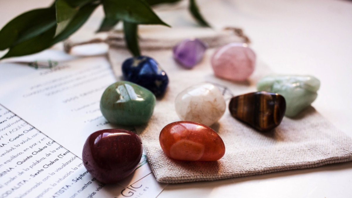 #Chakren und ihre Bedeutung im Alltag

Sicher haben Sie im Rahmen einer Meditationsübung schon von den sogenannten Chakren gehört. Diese stellen quasi die wichtigsten Energiewirbel rund um den eigenen Körper dar, wobei jeder dieser Wirbel seine eigene...

frauenseite.ch/frauenseite/li…