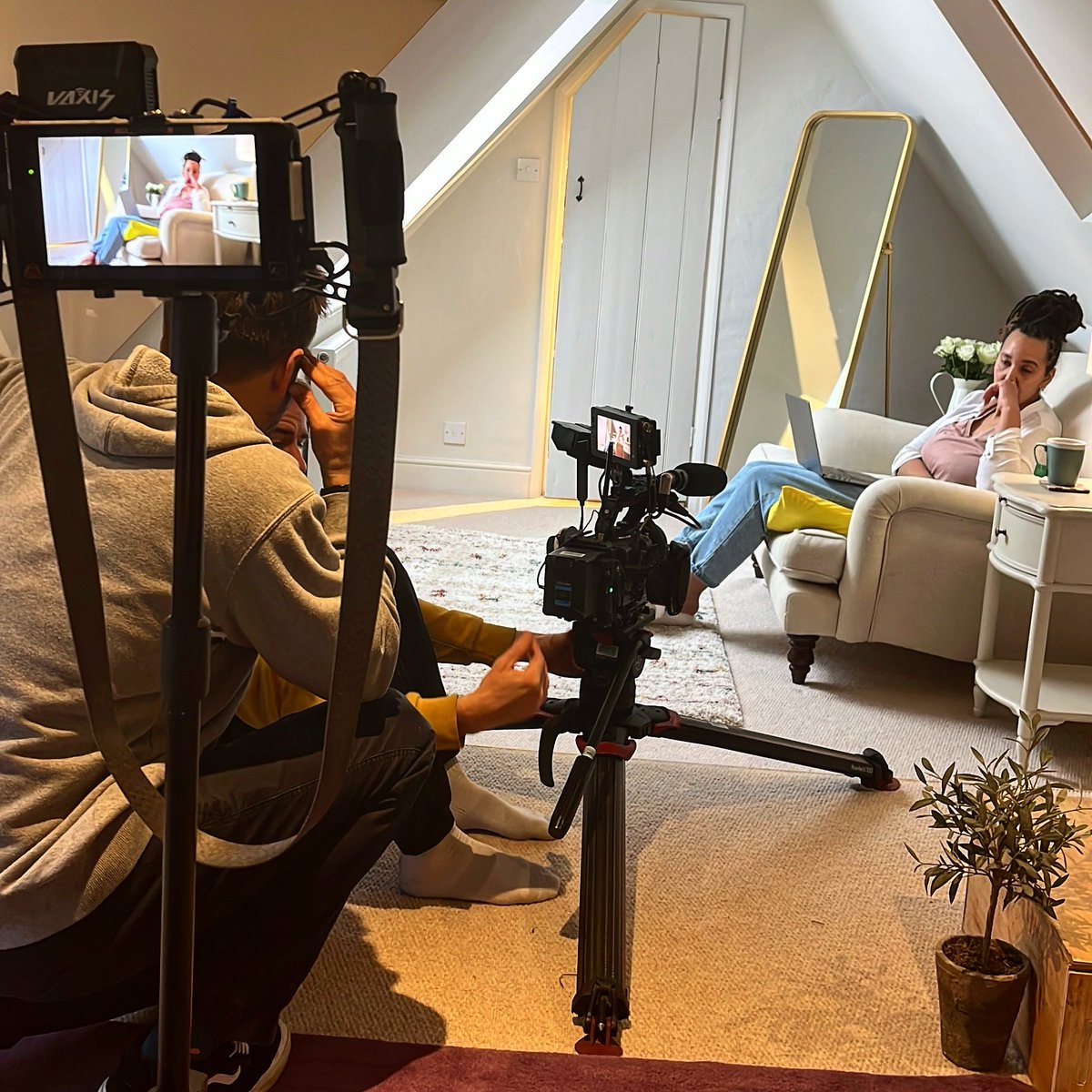 【🎬ＴＶ　ａｄ　Ｒｅａｄｙ】 We have loved working with Mother Goose Films to bring the @Enora_Care TV ad to life 🎥 Our brief was ‘aspirational luxury’, and so the Cotswolds was the perfect spot to film this family-focused ad! Catch the final result in January 2024 📺