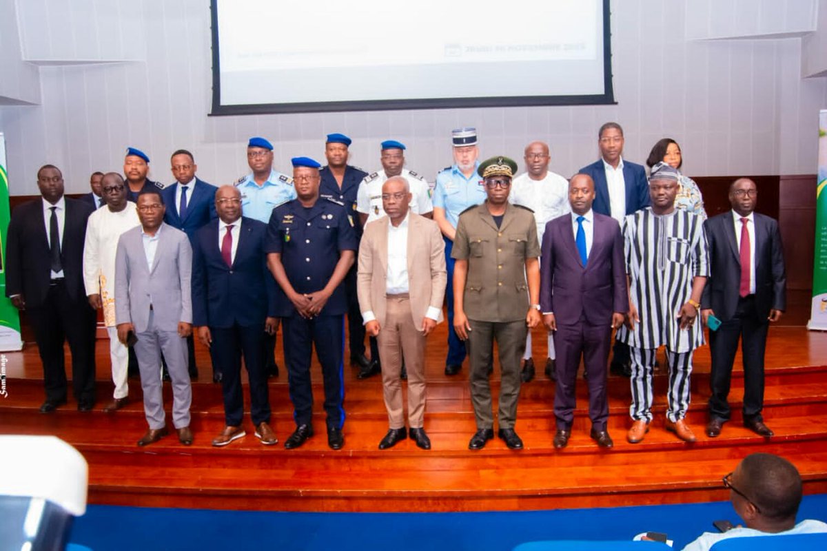 logis_t's tweet photo. 📰 MODERNISATION DU SUIVI DE LA CONFORMITÉ DES VÉHICULES À QUATRE ROUES ET PLUS : SECUROUTE PROPULSE LE BÉNIN DANS L’ÈRE DE LA DÉMATÉRIALISATION
https://t.co/oHRQ0kqxhD
#securite #transport #benin #securoute #digitalisation https://t.co/UVOm3GouCL