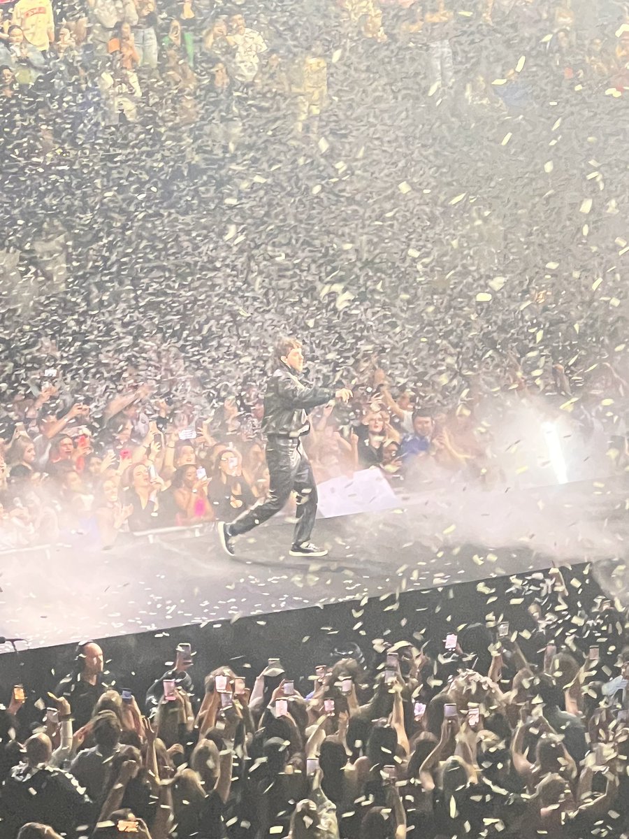 shaunah07's tweet image. Topped off my birthday with @jackharlow and heard some of my fave songs! His love for KY and his fans is ❤️‍🔥#dayones #noplacelikehome