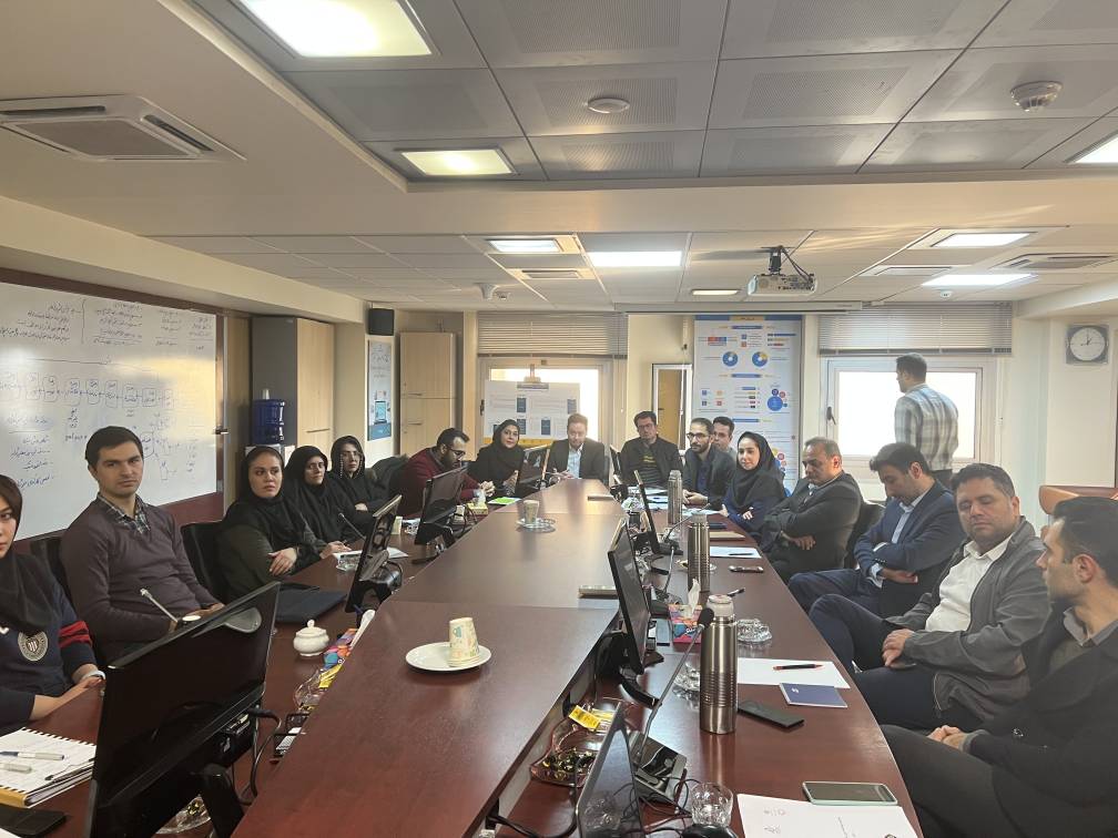 الوعده وفا
از سال گذشته که به مرکز اومدم، اولویت اولم این بود کهتا جایی که میشه توان بخش غیردولتی استفاده کنیم. قول داده بودم که موضوع #اینماد از انحصار خارج بشه و اجازه نوآوری داده بشه.

این اولین قدم. جلسه توجیهی با گروه اول متقاضیان کارگزاری اینماد امروز برگزار  شد.