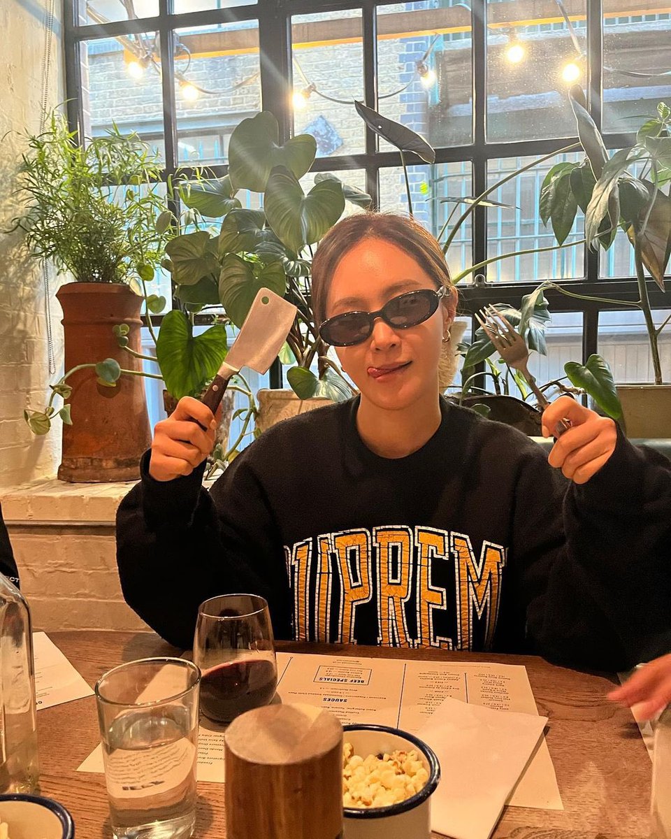 어떤 모습이든 
늘 이렇게 귀엽고,예쁘고,즐겁게
행복했으면,, 

생일 진심으로 축하해💓💗💞

우오가!!!!!!!!!!!

#YuriGlassKwonDay  
#유리한챕터_1205