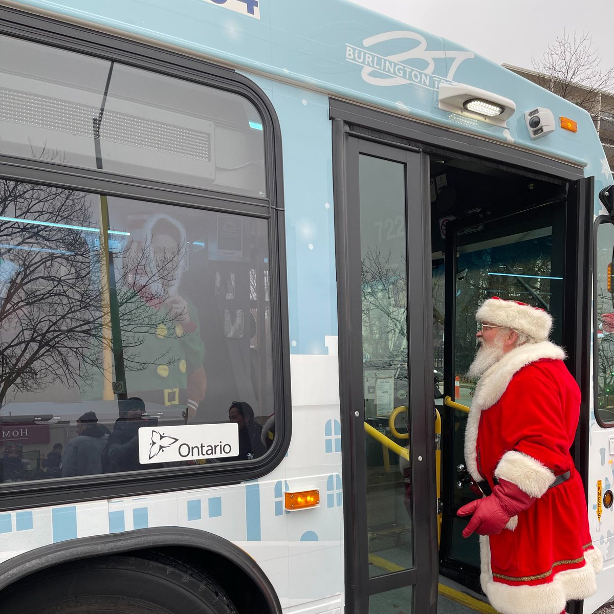 BurlONTransit's tweet image. It's official... We're on the nice list!

Thank you to everyone who made this year's Santa Claus Parade a success. We had a wonderful time being a part of the big day.

Our 2023 holiday bus made its debut at the parade. Have you seen it? It's our favourite one yet!  

#BurlON