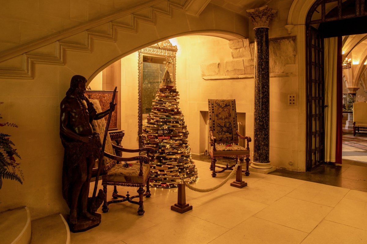 Have you put your tree up yet? 🎄 #Christmas at Anglesey Abbey is in full swing ✨ Here's the link to all you need to know: bit.ly/ChristmasatAng… Enjoy the Magic of Books decorations // live music at the weekends // festive shopping // Christmas treats 📷 NT/ Mike Selby