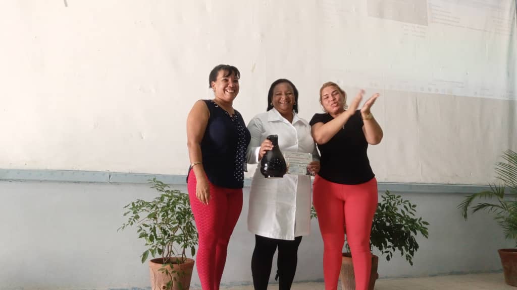 PCacocum's tweet photo. Celebración del Acto Municipal por el Día de la Medicina Latinoamérica en  #Cacocum donde se reconecen a trabajadores destacadaos por su labor en el sector.
Muchas Felicidades para todos los trabajadores del sector de la Salud de nuestro municipio 🇨🇺
#CubaPorLaVida https://t.co/THx4iwzjZu