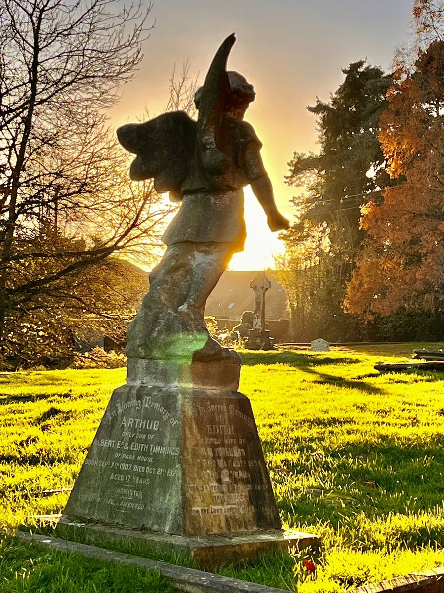 Sunset over Kinver. 
St Peter’s Churchyard for #monumentsmonday #staffordshire