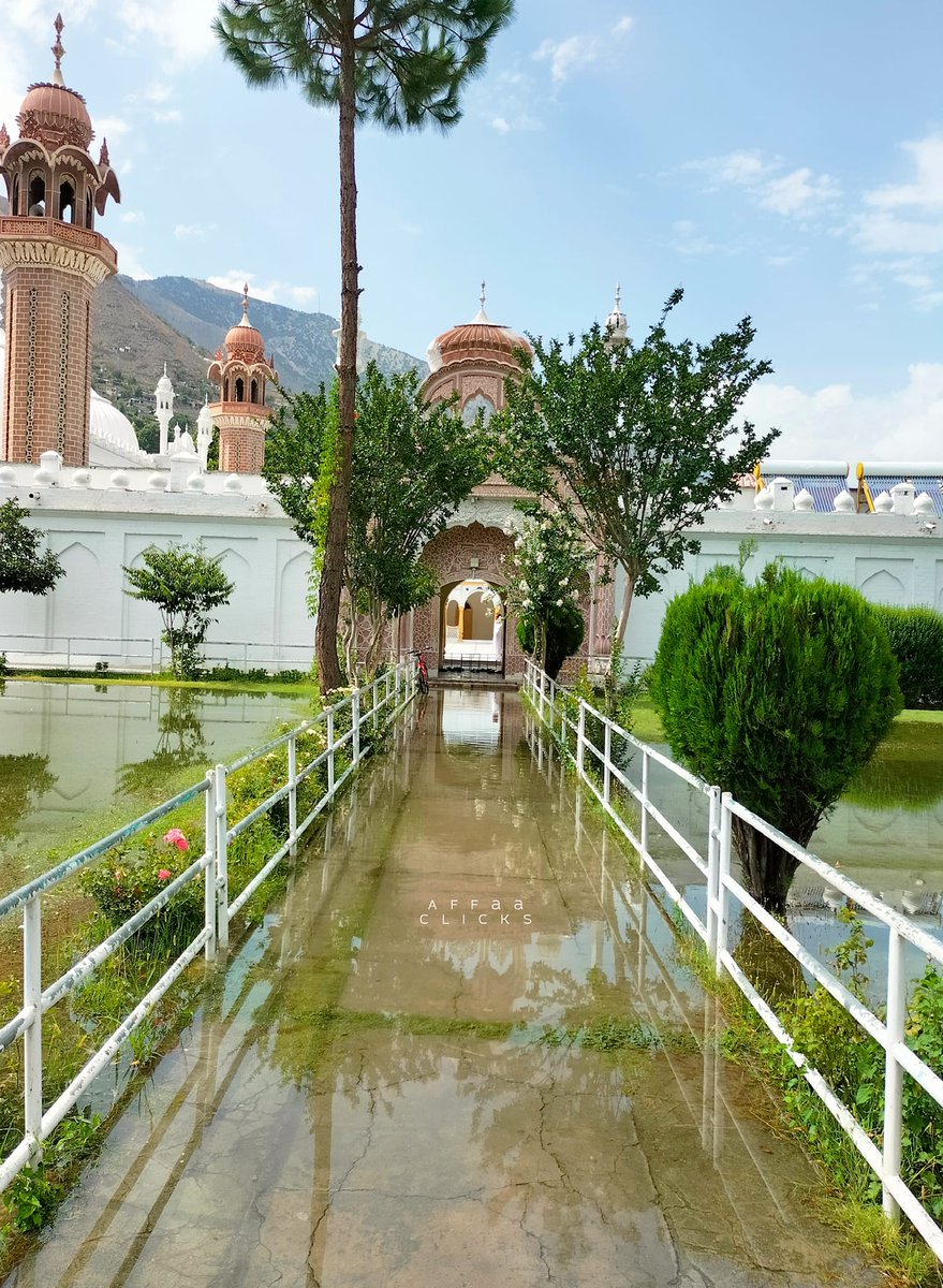 ChitralPK's tweet photo. The Royal Mosque of Chitral 🕌

📷 Affaa Clicks
#Chitral #BeautifulPakistan https://t.co/fmwWrDGevo