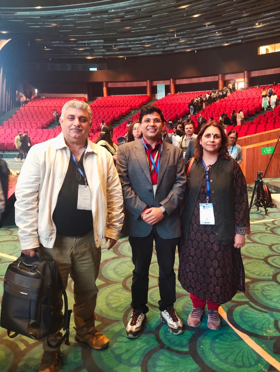 SanjayPMB's tweet photo. Happy to join the youngest PMBians at Global Bio-India 2023 opening ceremony. Exciting talent mix from biotech firms and scientists at Bharat Mandapam, aiming to boost India's Bioeconomy to $100B by 2030. #GlobalBioIndia2023 #DPMB_UDSC #UNIVOFDELHI https://t.co/HyWldGXnGp