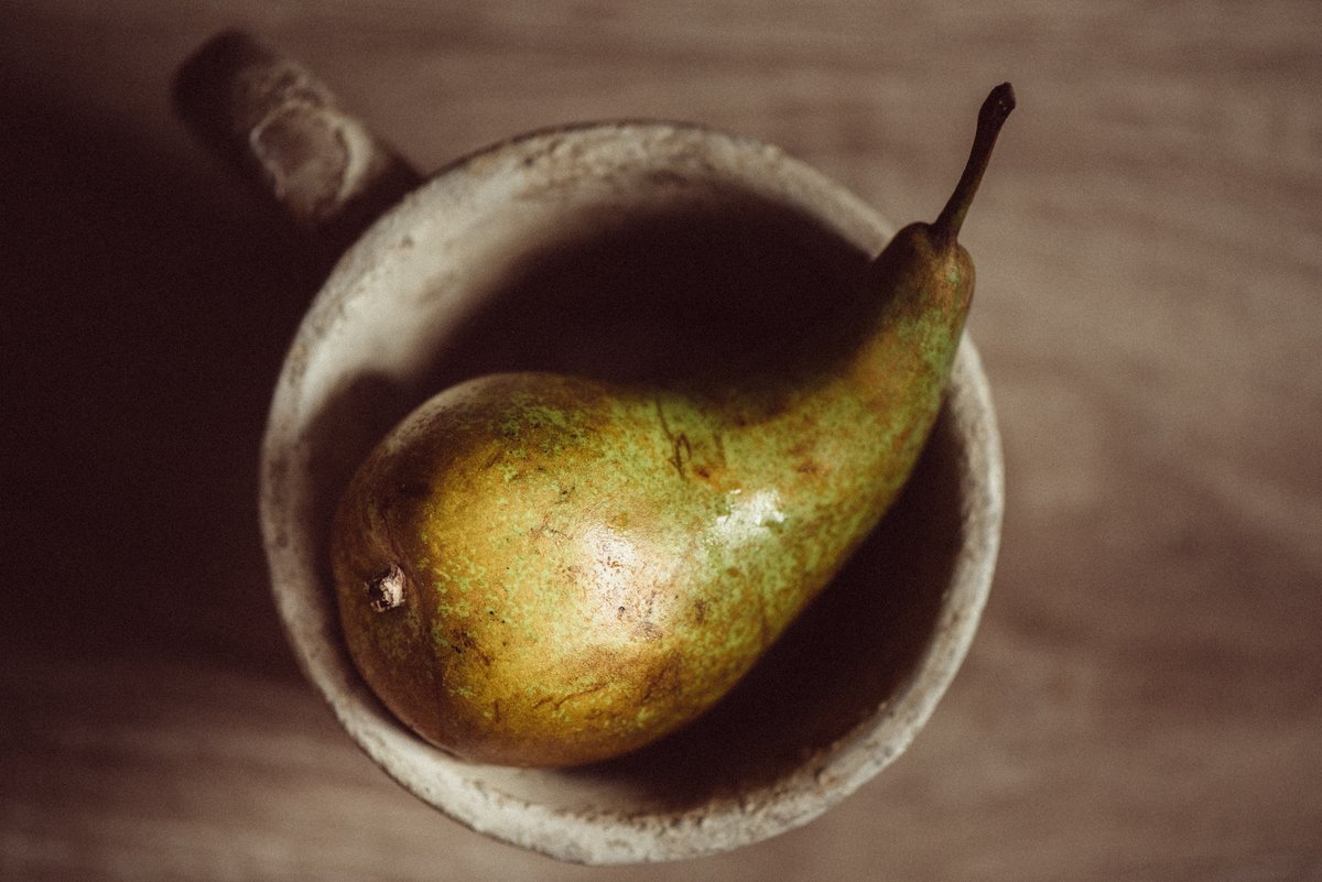 Son una fuente natural de calcio, fibra, potasio, hierro y yodo, y ricas en vitaminas B1, B2, B6, C y E 🍐

Hay muchos tipos de peras, pero como la Pera Conferencia del Bierzo solo hay una 🤤

¡Saboréala! 🫶🏻