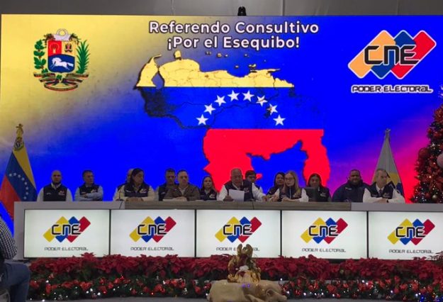 PartidoPSUV's tweet photo. Cinco veces SÍ: 10 millones 554 mil 320 venezolanos participaron en el referéndum consultivo en defensa del Esequibo https://t.co/u3WujDSIT9 https://t.co/457mCwNToX