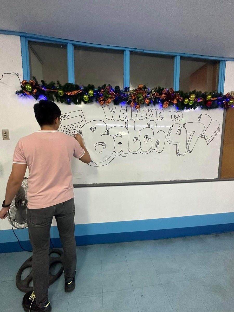 ReSAcpareview's tweet image. whiteboard drawing bts right after sat class hahahaha ✍️