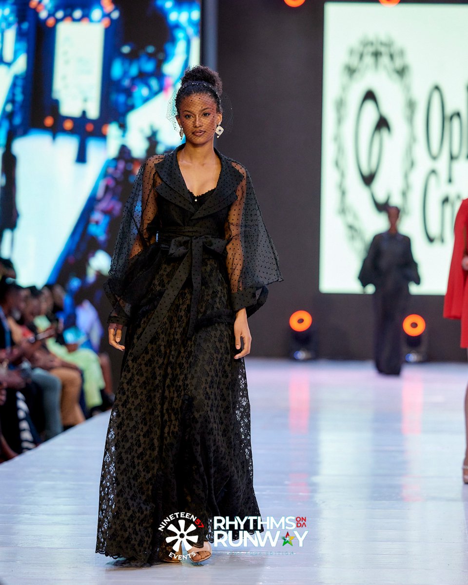 RODR_gh's tweet photo. 🌊📷#AquaEdition. Every piece told a story of glamour and grace. #RODR23

📷 #FashionNarrative #RunwayPoetry https://t.co/ieou8MnEmG