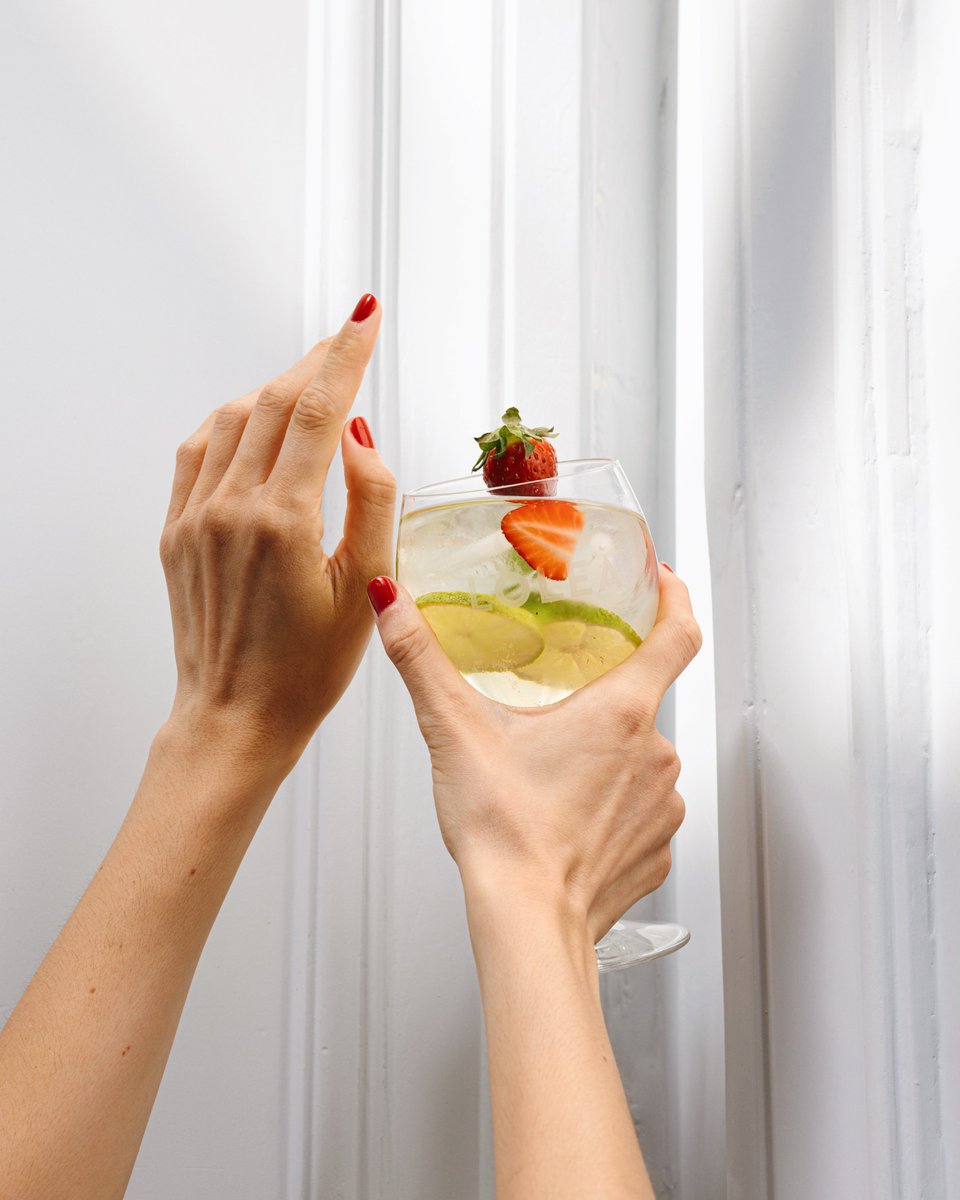 lolea_global's tweet photo. Raise your Lolea if you want to celebraaate! 🎉 https://t.co/pS6WPWWWey