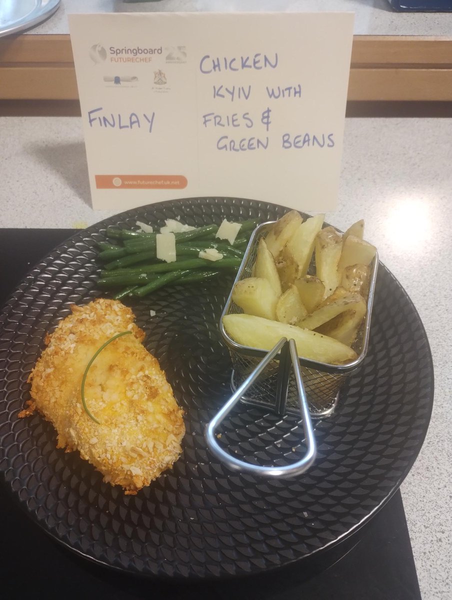 PrincethorpeCol's tweet photo. Many congratulations to Year 10 pupils, Sophie Henry and Finlay Ross, who competed in the @SBFutureChef Local Final last week at Caludon Castle School in Coventry. A huge well done to Sophie who won and has qualified for the Regional Final. #princethorpecollege #year10 🏆👩‍🍳👏🍽️ https://t.co/JhCbQBLXJO