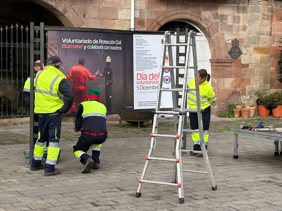 Se ultiman los preparativos para recibir mañana  la jornada de actividades ¡Os esperamos!
 Día del Voluntariado #cabezondelasal.
🕘 10 a 14 horas 
📍plazas  Bodega% paz
📷 <a href="/JavierRosendo7/">Javier Rosendo</a> 
<a href="/proteccioncivil/">Protección Civil</a> <a href="/112Cantabria/">112 Cantabria</a> <a href="/CRECantabria/">Cruz Roja en Cantabria</a> <a href="/cantabriaes/">Gobierno Cantabria</a> <a href="/aytocabezon/">Cabezón de la Sal</a> <a href="/turismocabezon/">turismocabezon</a>
