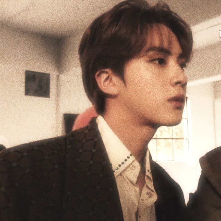 bora_bora1306's tweet photo. Happy birthday Trung sĩ Kim Seok Jin🎂
Chúc Jinnie có một ngày sinh nhật thật hạnh phúc, sẽ cười thật nhiều trong ngày hôm nay.Và anh đừng để bị ốm, phải giữ gìn sức khỏe thật tốt nhé!Mọi người đều nhớ Seokjin rất nhiều💜🥺

#HAPPYJINDAY 
#HappyBirthdayJin https://t.co/8Am9DTmfJu