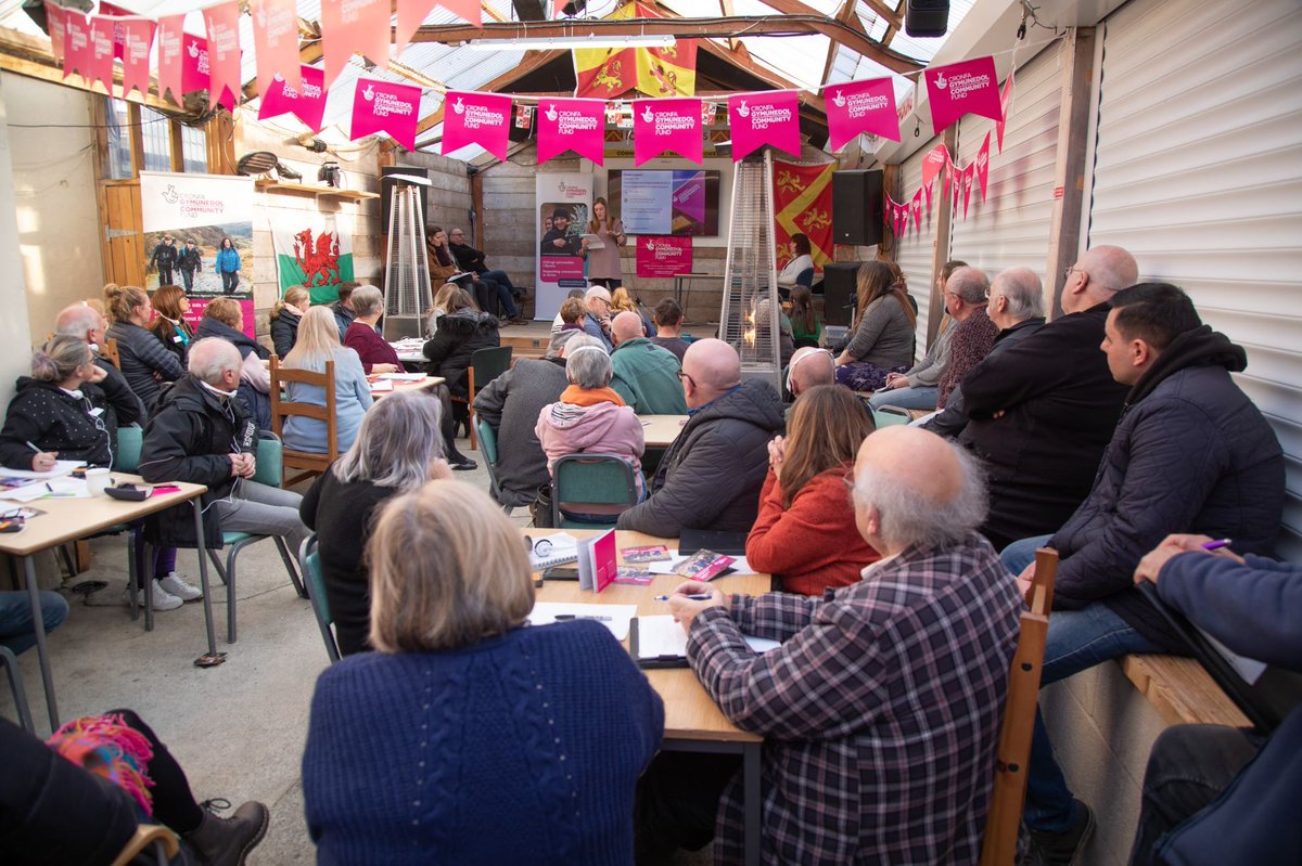 Mae ein Tîm Gwybodaeth a Dysgu wedi bod yn edrych ar yr iaith Gymraeg yn ein cymunedau a sut y gallwn ni fel ariannwr gefnogi cynyddu'r defnydd o'r iaith. 

Darllenwch fwy yn ein blog. 👇
blogmawrcymru.wordpress.com/2023/11/30/cro…

#DefnyddiaDyGymraeg