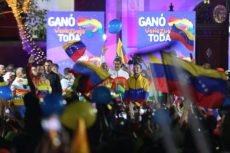Viva la Victoria de todo el Pueblo en un Referéndum Consultivo histórico que ha puesto de pie a Venezuela. Hemos dado los primeros pasos de una nueva etapa histórica para luchar por nuestra Guayana Esequiba, por la Paz y lograr recuperar lo que nos dejaron los libertadores y