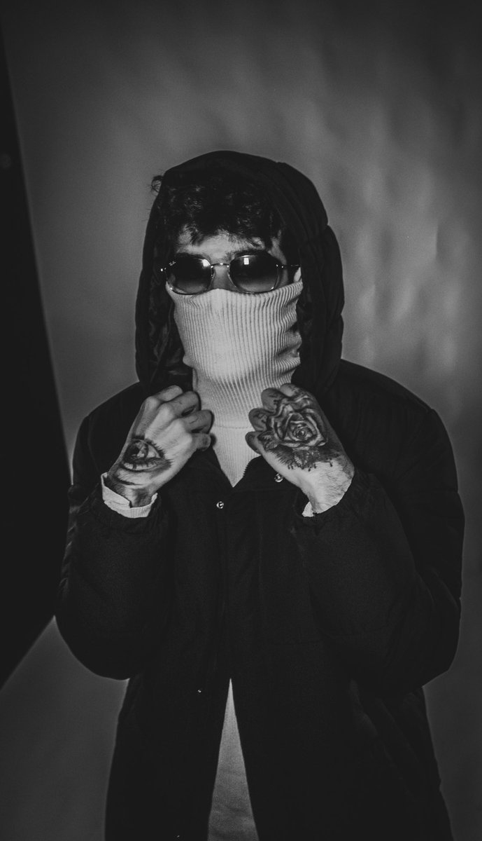 Emooooocionado mañana llega el trailer por fin de gtaaaaaa VI 😁  que maravillaaaaaaa 10 años de espera éramos unos críos cuando hicimos cola para el V