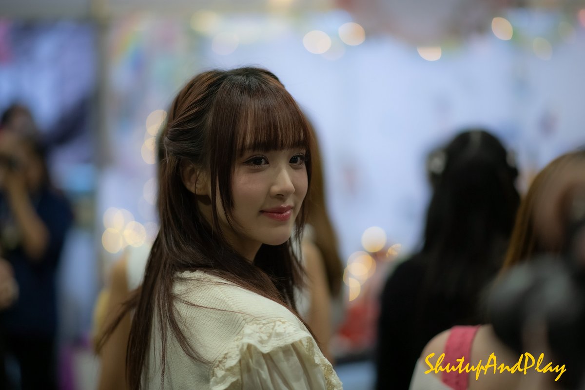 ohyuta's tweet photo. วันอาทิตย์ที่ 3 ธันวาคม 2566   
โอ้ พระแม่แห่งมารดา Mother of mother สวยจริงๆ 
   
ป.ล. ISO800  Shutter Speedเหลือ 1/200 หลุดโฟกัสเยอะมาก   

#SitaCGM48  #CGM48 #BNK48CGM48FanFestival2023 #Unionmall #NikonD850 #85f18 https://t.co/KvmKZgsvJC