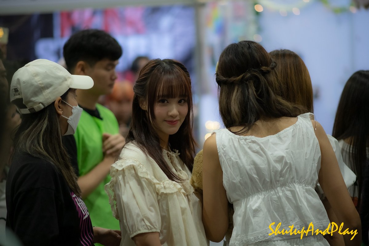 ohyuta's tweet photo. วันอาทิตย์ที่ 3 ธันวาคม 2566   
โอ้ พระแม่แห่งมารดา Mother of mother สวยจริงๆ 
   
ป.ล. ISO800  Shutter Speedเหลือ 1/200 หลุดโฟกัสเยอะมาก   

#SitaCGM48  #CGM48 #BNK48CGM48FanFestival2023 #Unionmall #NikonD850 #85f18 https://t.co/KvmKZgsvJC