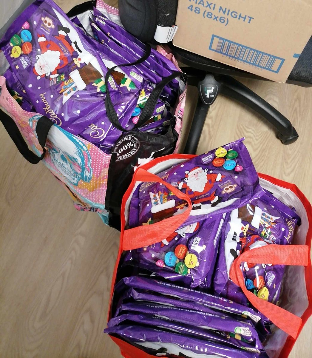 tasfund's tweet photo. π Festive Cheer!
Bev & Donna delivered 100 chocolate boxes, crafts & jewellery to Taylor Ward, received by Roger at PCFT.
Big thanks to Pauline Town & The Station Pub for the sweet donations! π«
#CommunitySpirit #CharitySupport #FestiveGiving #Partnerships #TASFund https://t.co/K2MlCCf15D