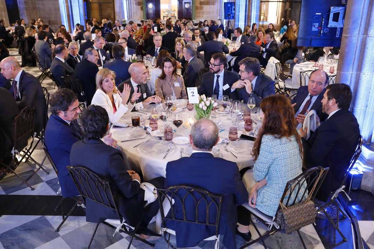 ESADEAlumni's tweet image. ¡Gracias a todos por formar parte de la XV Edición de los Premios #Aptissimi! Fue un encuentro muy especial y esperamos que hayáis disfrutado de la velada.
#EsadeAlumni