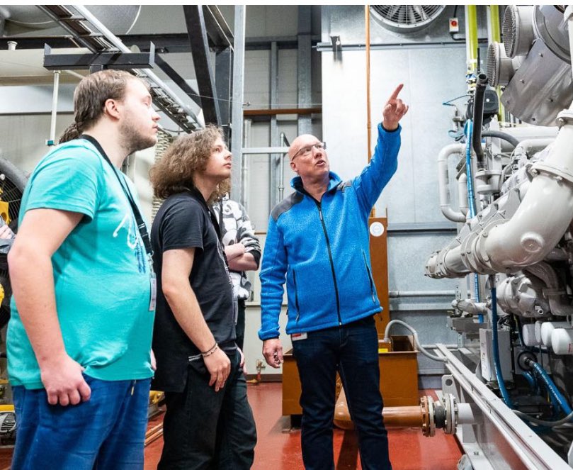 Vanaf 15/2/24 start de cursus Datacenter Engineering, meer info lnkd.in/er-vEp_Y 
“Interessant, werk 2 jaar in een DC, maar had geen beeld van wat alles inhield” 
“Omdat ik op het datacenter werk, wist ik al veel. Toch nieuwe dingen bijgeleerd, IT-deel heel interessant”