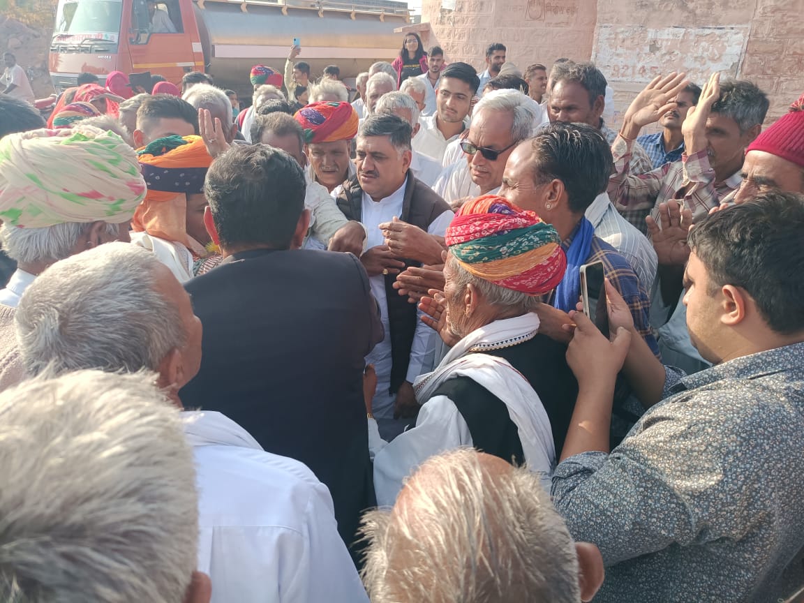 papuramdara's tweet photo. #अरटीया_कल्ला

विधानसभा क्षेत्र की ग्राम पंचायत अरटीया कल्ला में अपनो के साथ.....

#आपणों_भोपालगढ़_आपणों_परिवार #mlabhopalgarh #geetabarwar https://t.co/axBFPhVFjF