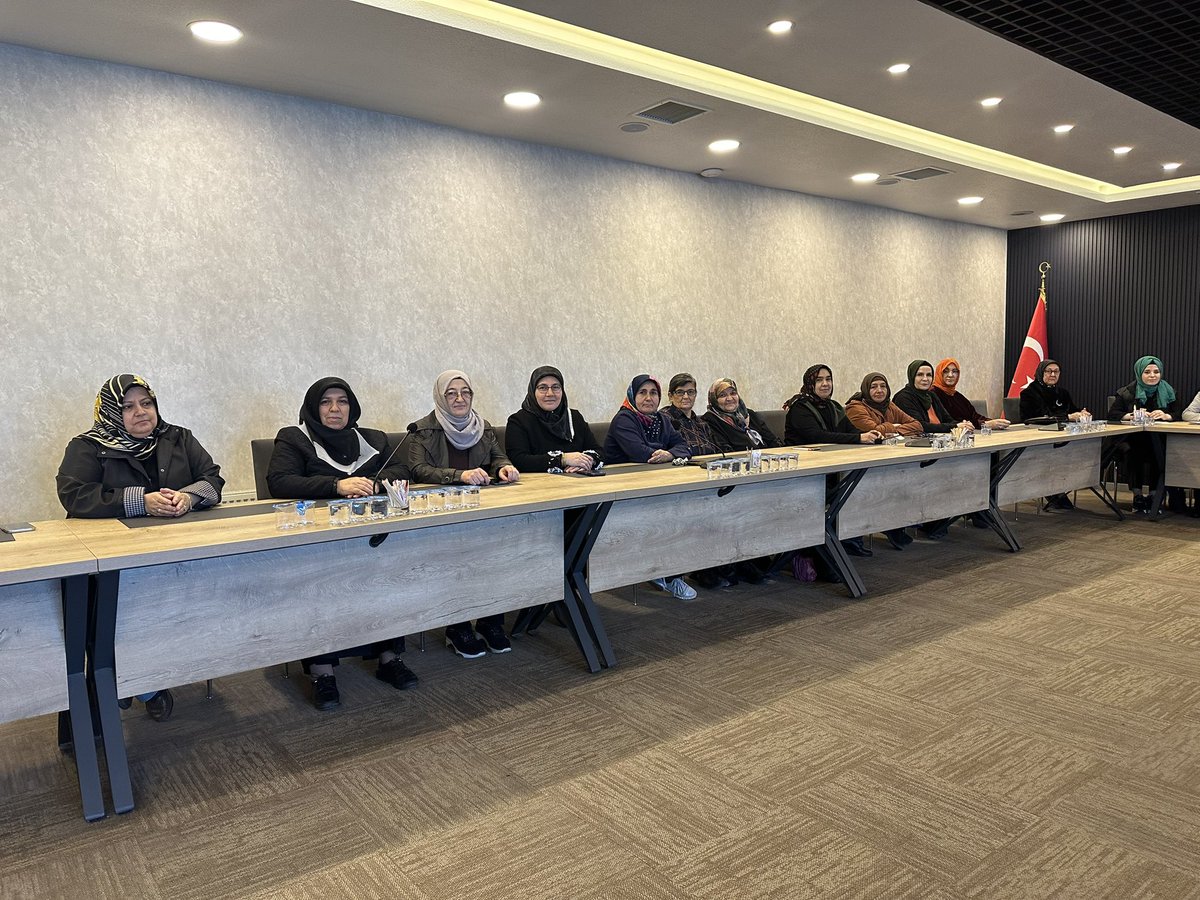 Akkadinkonya_'s tweet photo. 📍Haftalık yürütme ve yönetim toplantımıza  başkanımız @esradogancandan hanımefendi ile başladık. Toplantımız hayırlara vesile olsun.
@aysekesir 
@AKKADINGM 
@sebileayar_ 
@GulerYuksekdag https://t.co/wDmasxtBx1