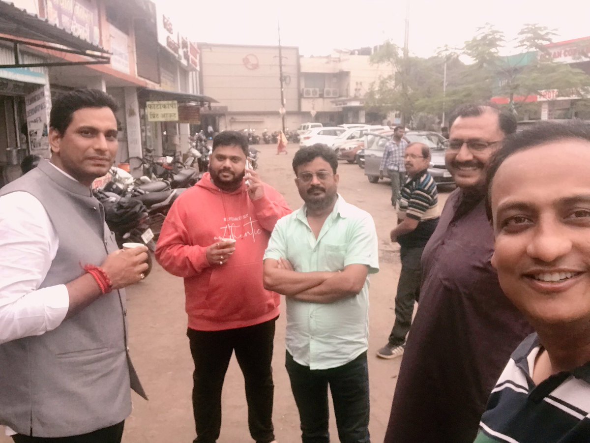 चुनावी रण के बाद फ़ुरसत के पल ॥
भिलाई का सुहाना मौसम कॉफ़ी की चुस्की ॥
<a href="/Devendra_1925/">Devendra Yadav</a> 
<a href="/AkanshBanchhor/">Akansh Banchhor</a>