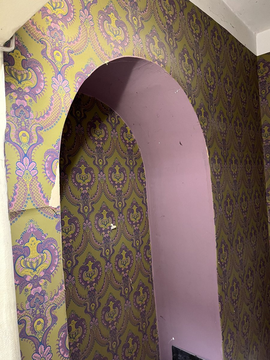 Cabaret_Berlin's tweet image. Original wallpaper of the Eldorado nightclub in Motzstrasse, Berlin. Probably late 1920s.