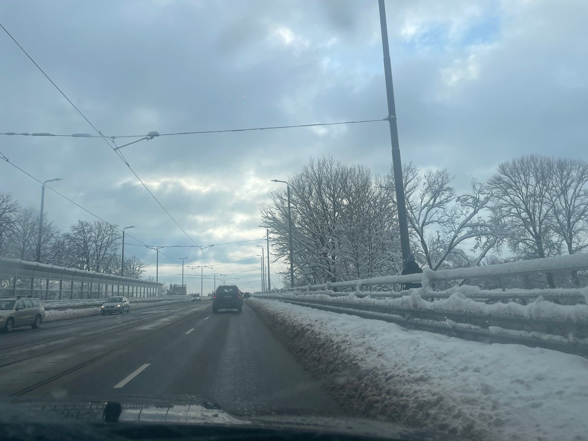 Uz brasas tilta joslas nav par platu.. tā viņi teica.. cc <a href="/VilnisKirsis/">Vilnis Ķirsis</a> <a href="/Olafs_Pulks/">Olafs Pulks</a> <a href="/RudolfsGo/">Rūdolfs Golubovs</a> !