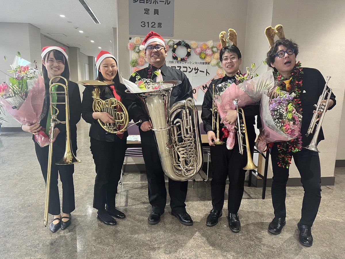 BrassLiberty's tweet photo. 気付けば今年も1ヶ月を切りました！
皆様いかがお過ごしでしょうか😎
先日は埼玉県の宮原でクリスマスコンサートに出演してまいりました🎶
中学生との素敵なコラボもあり、とっても充実した一日でした✨
おまけで肉食う30代も載せておきます🤣 https://t.co/eoDMyqlyKO