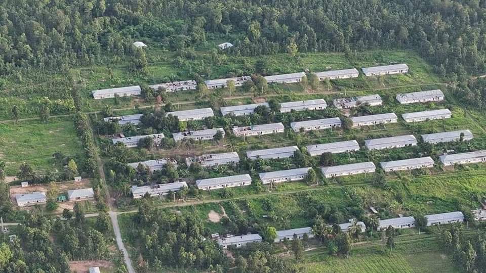 MannShein1's tweet photo. ResistanceForces had occupied 2 junta terrorists stations in #Melse Twp ,1005 BGF,Ywar Thit vlg on Nov11&1004BGF, command center in PanTein vlg on Nov22,#Karenni State.
#WarCrimesOfJunta
#2023Dec4Coup
#WhatsHappeningInMyanmar https://t.co/VdZwq1Qxly