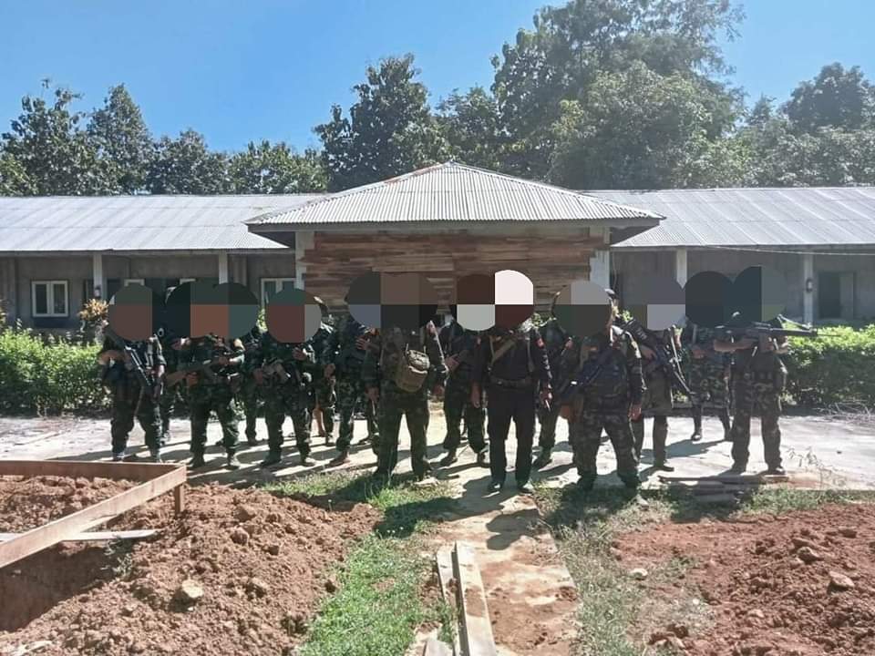 MannShein1's tweet photo. ResistanceForces had occupied 2 junta terrorists stations in #Melse Twp ,1005 BGF,Ywar Thit vlg on Nov11&1004BGF, command center in PanTein vlg on Nov22,#Karenni State.
#WarCrimesOfJunta
#2023Dec4Coup
#WhatsHappeningInMyanmar https://t.co/VdZwq1Qxly