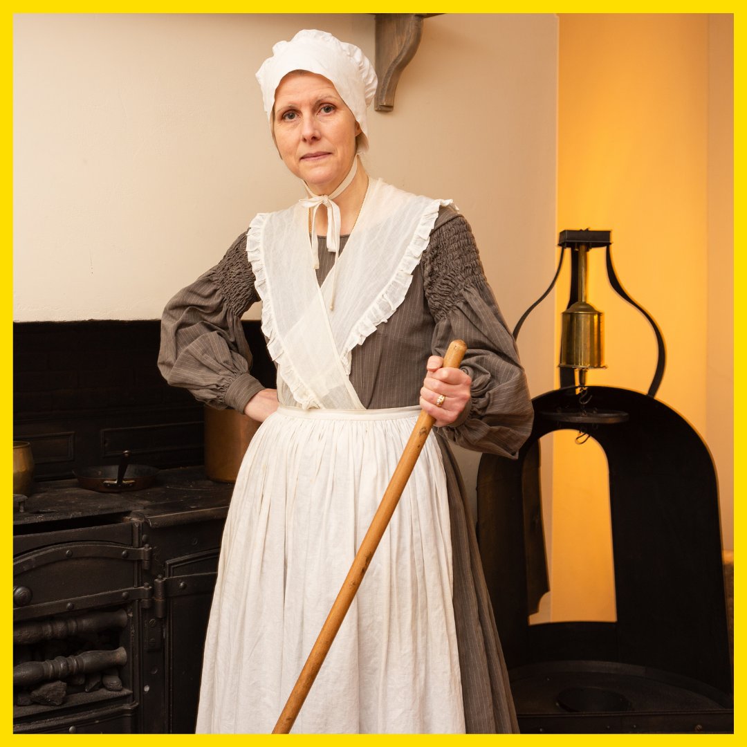 DickensMuseum's tweet photo. Oi, you. That's right, dear, you. 

Now don't be spreading this abroad, but as long as you keep it to yourself, how about I show you around Mr Dickens's London home?

I've got a bit of time, between my dusting, tomorrow morning. Shall I see you there? 

https://t.co/svTT1rML22 https://t.co/G2Z9zmN9An