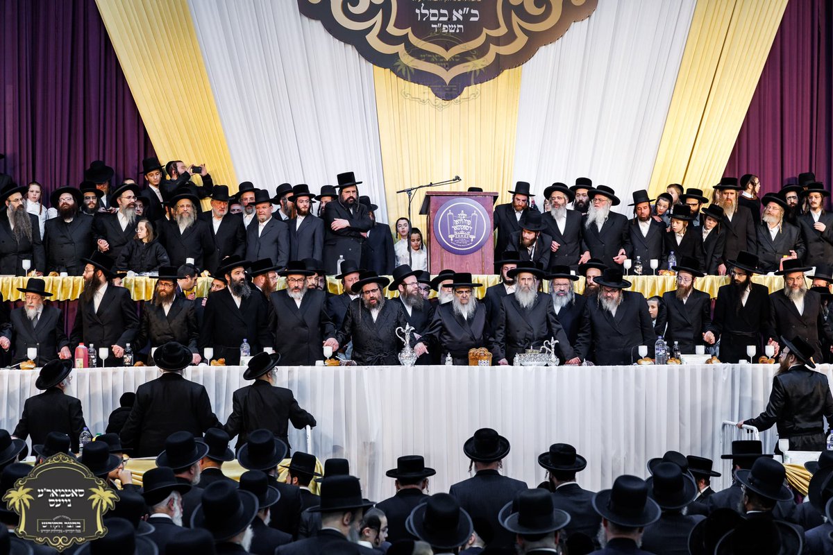 The @BKBPReynoso @ReynosoBrooklyn together with his Jewish Liaison well known Satmar activist @JacobEisdorfer joined the thousands who celebrated the 79th #21Kislev #ChufAlefKislev rescue of the Grand Rebbe from the #Nazis during #WW2 @ the #SatmarEvent in #Williamsburg #Brooklyn