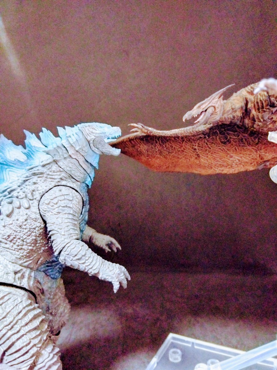 Genbu108's tweet photo. #夜のフィギュア撮影会
12/4
お題『格闘』
#Godzilla2021
#Rodan2019
#HiyaToys https://t.co/Yi1GVDPNxH