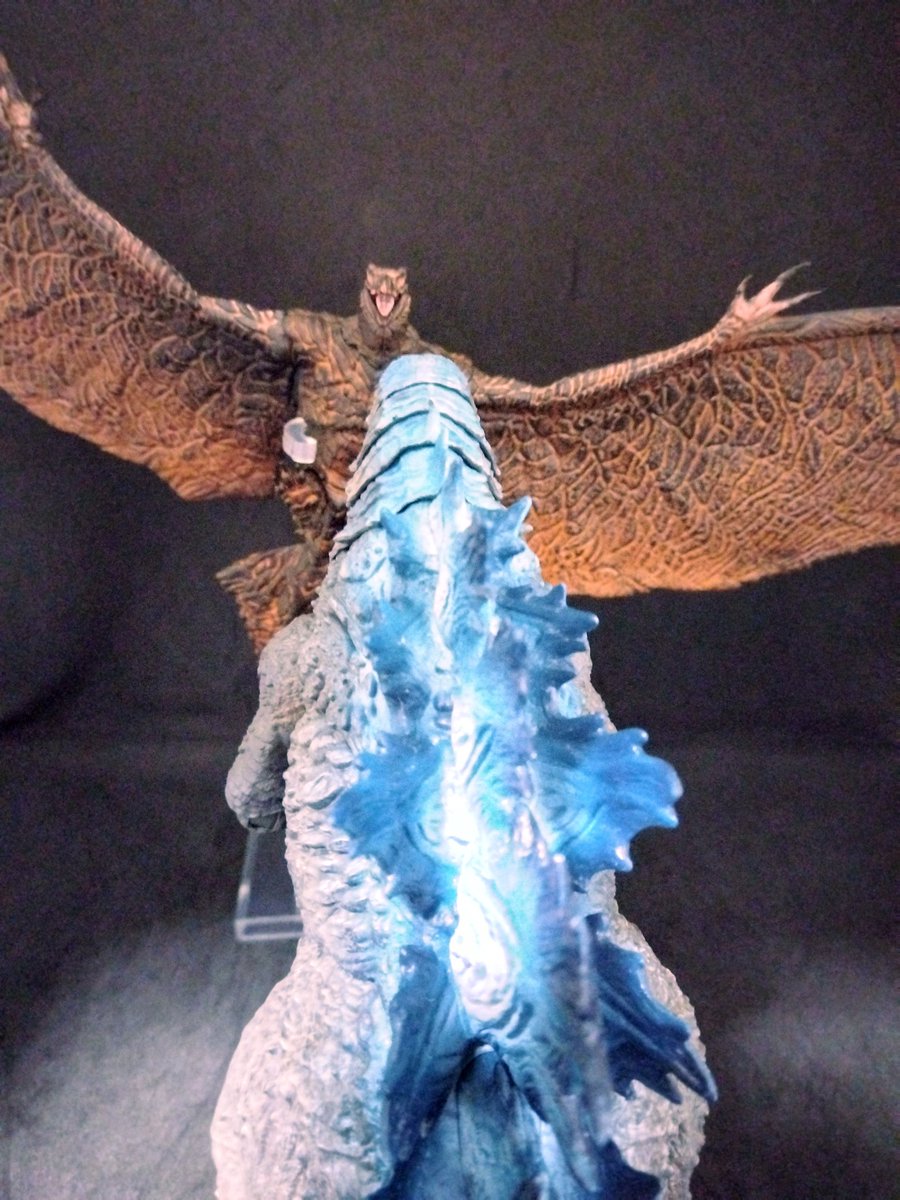 Genbu108's tweet photo. #夜のフィギュア撮影会
12/4
お題『格闘』
#Godzilla2021
#Rodan2019
#HiyaToys https://t.co/Yi1GVDPNxH
