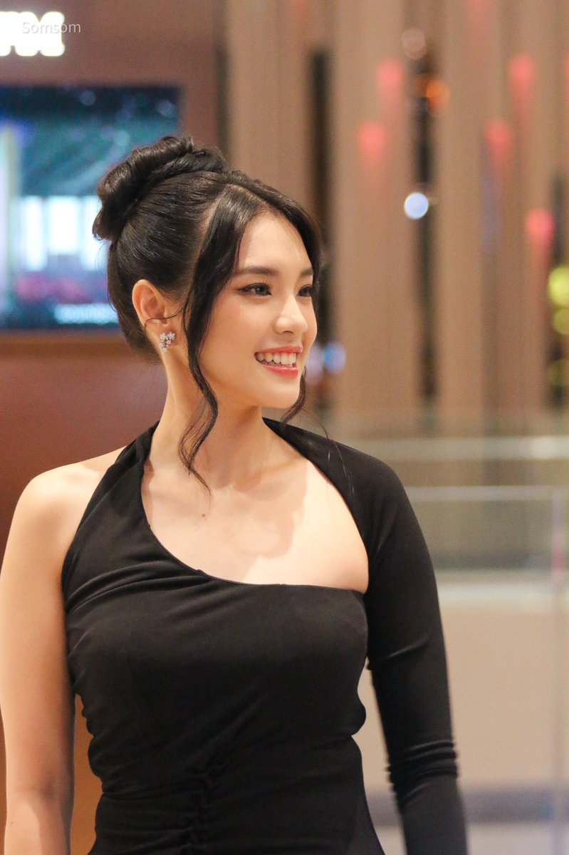 V2Capture's tweet photo. 🖤 คนสวยมาแล้ว~ 

#CherprangAreekul https://t.co/WqCbtQWxje