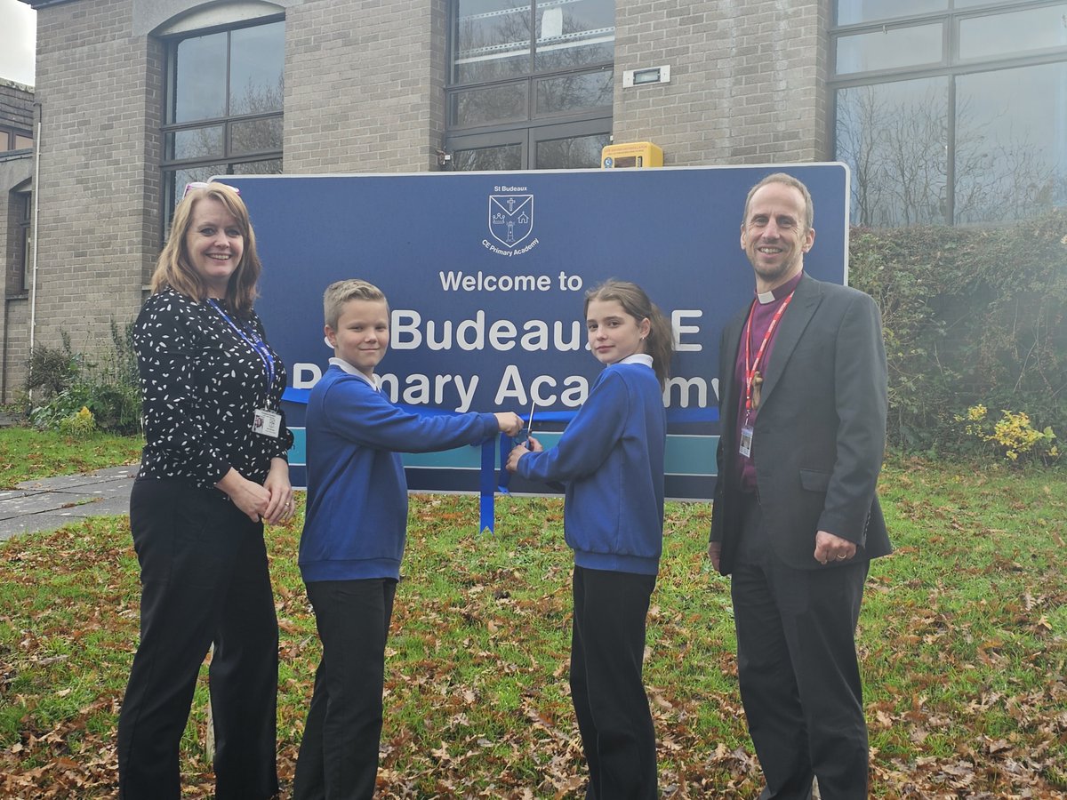 1 of our primary schools at St.Budeaux in #Plymouth had a dedication service last week to celebrate their transition from being KS2 only to now being a primary school. The Right Reverent @JamesEGrier Bishop of Plymouth lead the service. @Plymouth_Live @DevonLiveNews #devon #news