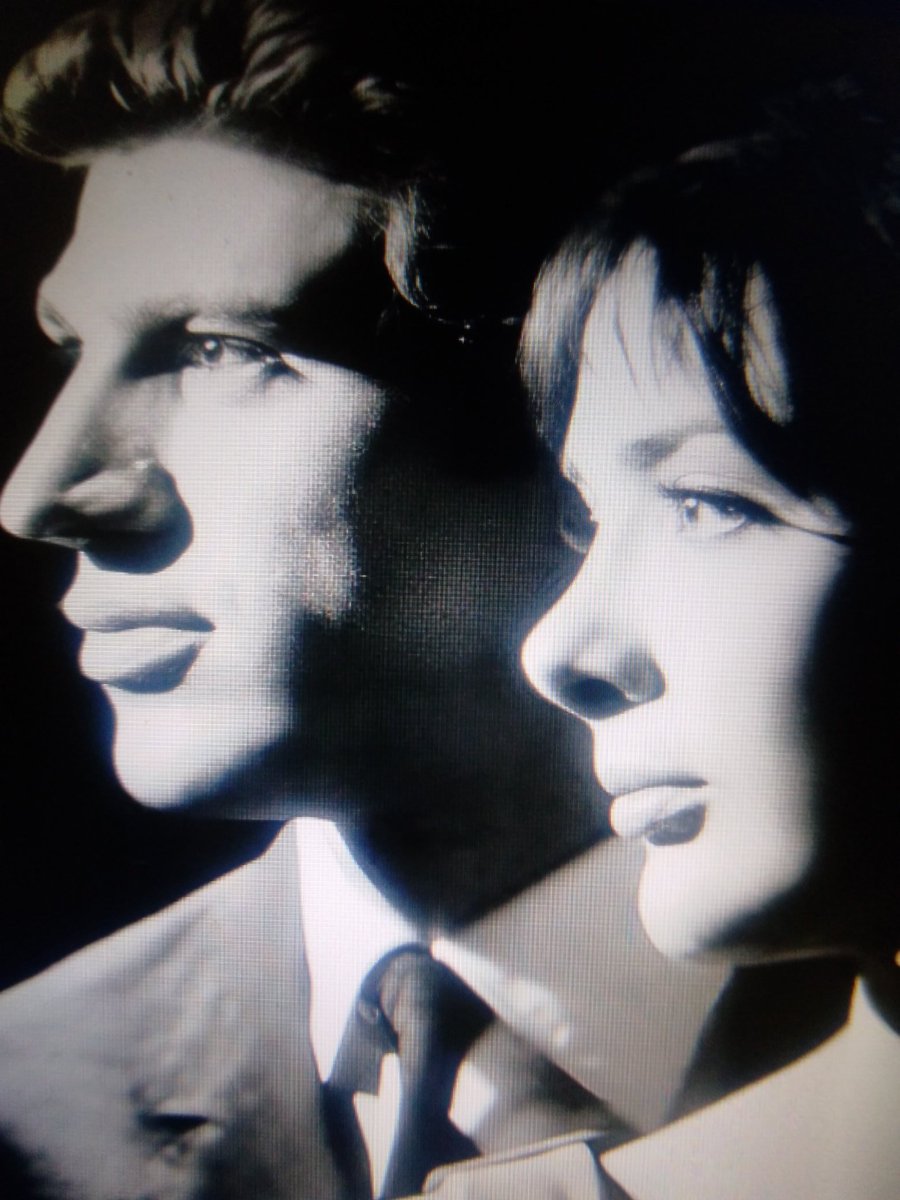 'Γιάννης Φέρτης κ Ξένια Καλογεροπουλου'σε ένα από τα ωραιότερα πορτρέτα του Elite τη 10ετια του 60.