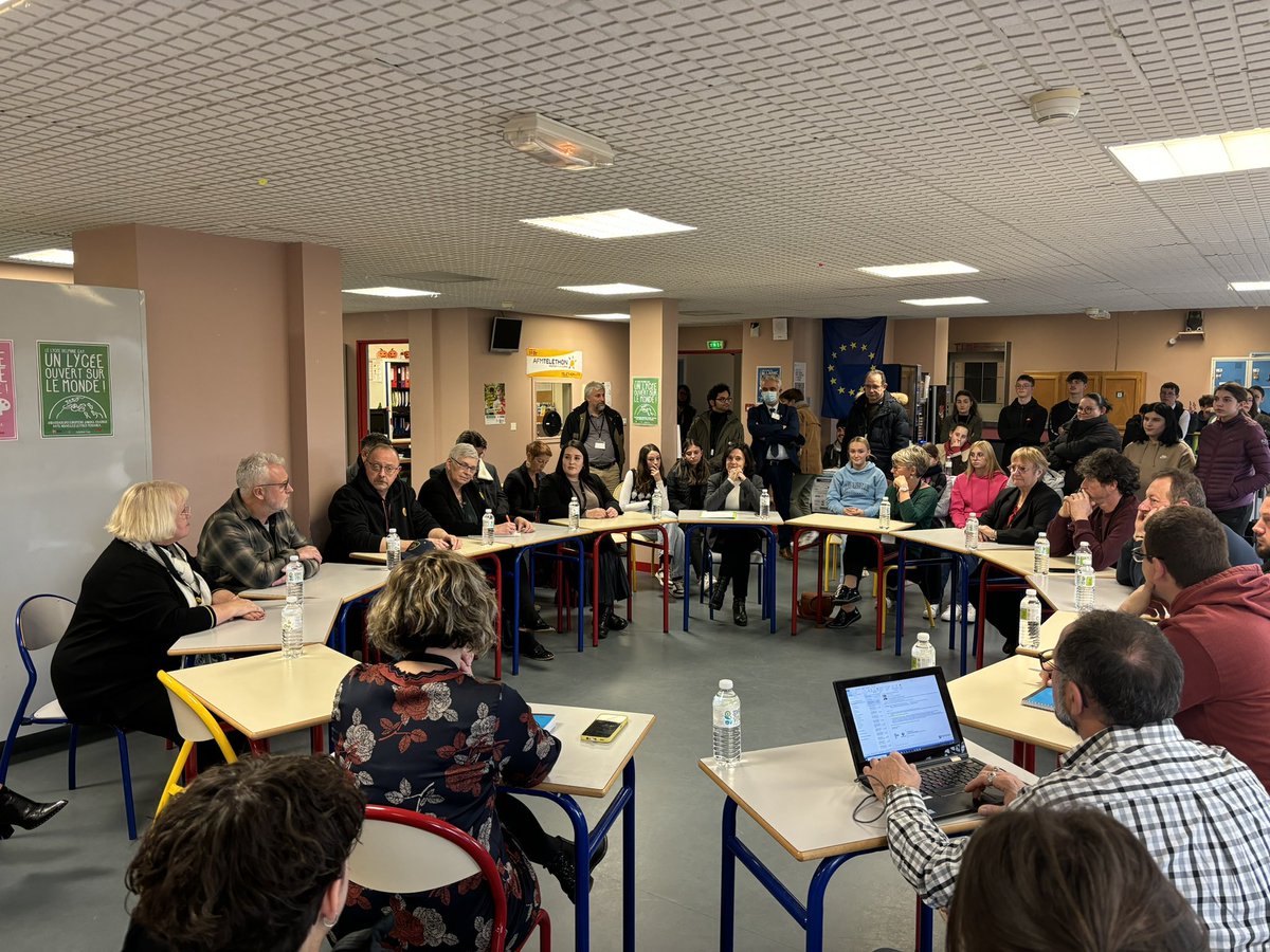 Table ronde autour des métiers en tension au <a href="/LPDelphineGay23/">Lycée des Métiers Delphine Gay</a>, en présence de <a href="/CDrucker_Godard/">Carole Godard</a> <a href="/aclimoges/">Académie de Limoges</a> et de nombreux entrepreneurs locaux #semainedeslycéespro