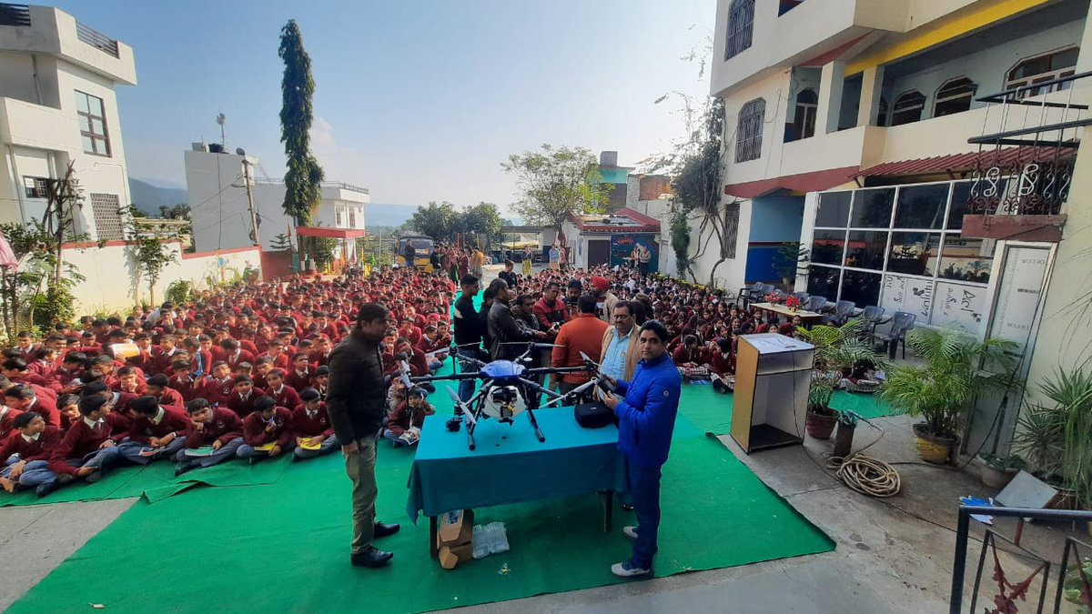 #ViksitBharatSankalpYatra Empowering Future with Innovation! Students at Common Public School Udhampur witnessed an incredible Drone Demonstration Session under #ViksitBharatSankalpYatra Program. Bridging Education & Technology for a brighter tomorrow. @diprjk @rai_saloni