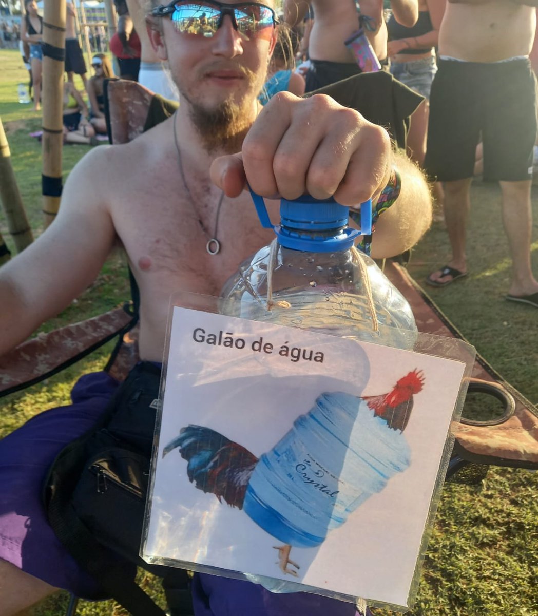 Lixeiradotrance's tweet photo. Já beberam água hoje? https://t.co/N7CBIX5hX9