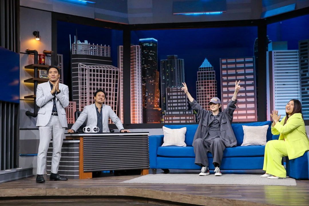 eaJ_TEAM's tweet photo. Tonight Show NET with @eaJPark is now available on YouTube ๐๐บ
Watch all videos here:
Part 1: https://t.co/jPwaGrVb3q
Part 2: https://t.co/4nKaaH1D9m
Part 3: https://t.co/BGhBpK8FY5
Part 4: https://t.co/NdJvqEHsaY
Thank you, @tonightshow_net! ๐ซถ๐ซถ
#eaJonTonightShow #eaJPark https://t.co/icUS1FxEBR