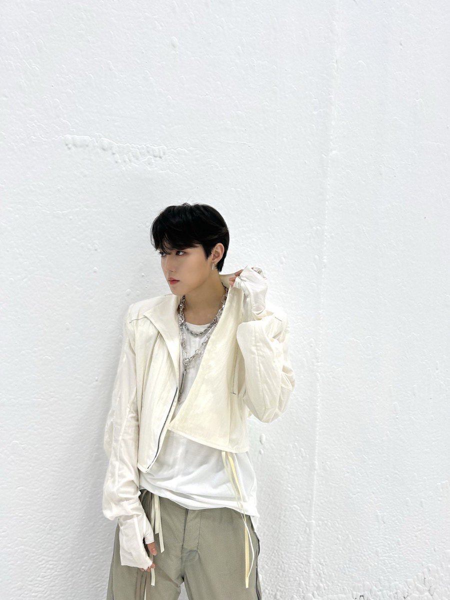 My brother Doyoung! Thank you so much for always taking good care of me and being a good brother. I will do my best to be a good brother too! Let's cheer up together in the future! Happy birthday!!!