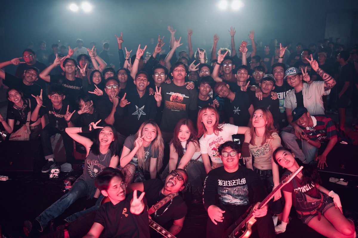 daizee_official's tweet image. how did we go from that to this.. 🫨